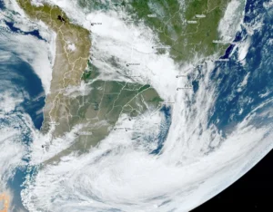 Ciclone-bomba vira o tempo no Brasil: Sul enfrenta frio intenso e geada, enquanto Tocantins pode chegar aos 38°C com baixa umidade