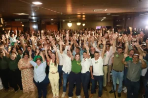 Cláudia Lelis abre campanha pela reeleição em grande ato com Karynne Sotero, lideranças de mais de 70 municípios e milhares de apoiadores