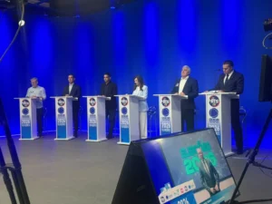 Debate esquenta: investigação, saúde e demissões entram no confronto e candidatos elevam o tom no 2º bloco