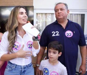 Eduardo Gomes sustenta liderança ao Senado e, ao lado da esposa Carla Gomes, faz de estrada, trabalho e família marcas da campanha