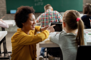 EDUCAÇÃO QUE TRANSFORMA: 13 escolas de Colinas recebem projeto do Sebrae para estimular criatividade e protagonismo dos alunos