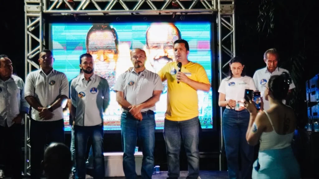 Sandoval diz que vai percorrer o Tocantins ouvindo a população; encontro com Gutierres reúne centenas em Gurupi