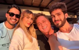 Abraços e surpresa: Leonardo recebe João Guilherme, Jéssica e Matheus Vargas no Dia dos Pais
