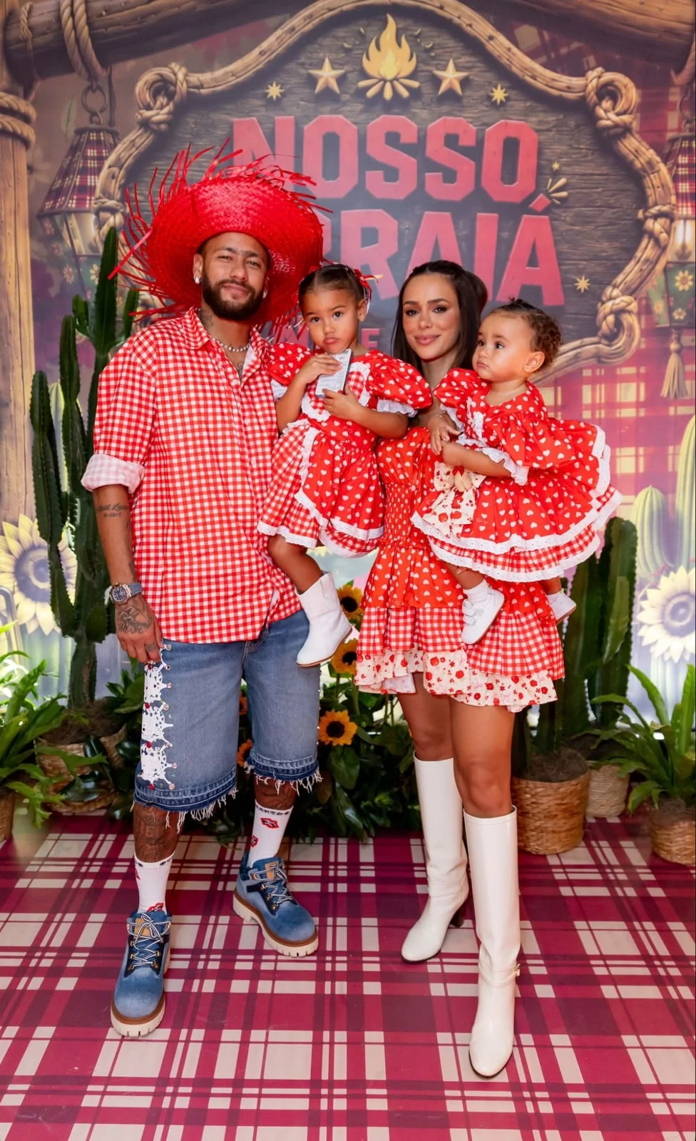 F6 da Fama com Leão Lobo: Casal famoso faz arraiá atrasado, amizade chega ao fim, cantora vai à polícia após show e mais... 1 njr 1