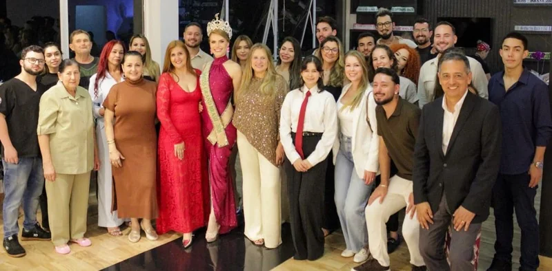 Miss Grand Brasil 2026, Paula Assunção, inaugura escola de modelos e misses em Foz do Iguaçu