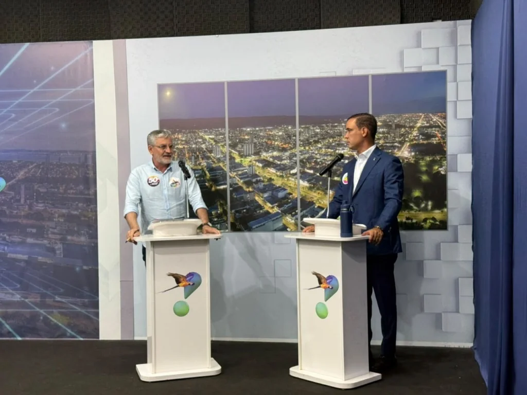 Confrontado por Professor Witer, Vicentinho Júnior hesita três vezes ao ser cobrado sobre o próprio plano de governo; assista