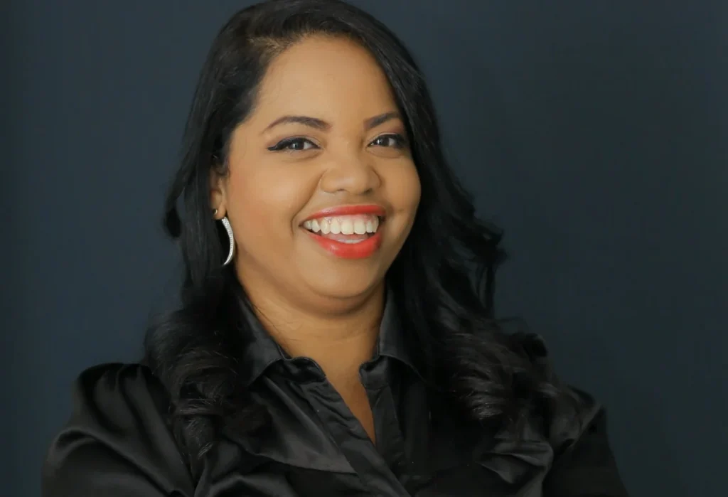 Naty Santana fortalece vínculo com moradores durante inauguração de comitê