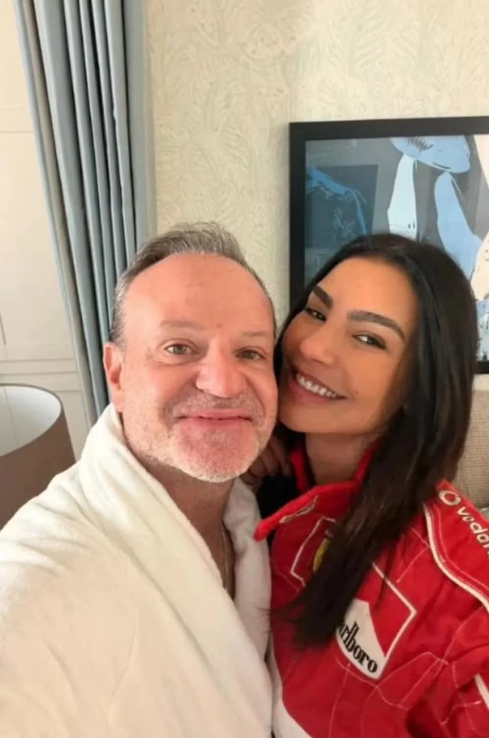 F6 da Fama com Leão Lobo: Famosos anunciam separação, namorada de cantor adota novo nome e mais... 4 barr