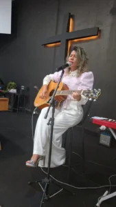Exclusivo: Lorenna Alves revela trajetória desde os 5 anos, projeto social e novos passos da carreira gospel no Hora da Fama