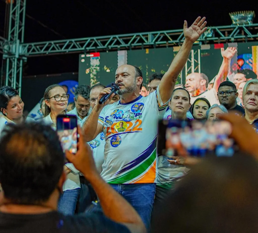 Sandoval reúne grande público em Colinas em evento apontado pela organização como um dos maiores da história política do município