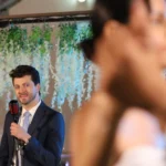 Evandro Jr. transforma dilemas do amor em história cinematográfica no clipe de “Vai Casar”