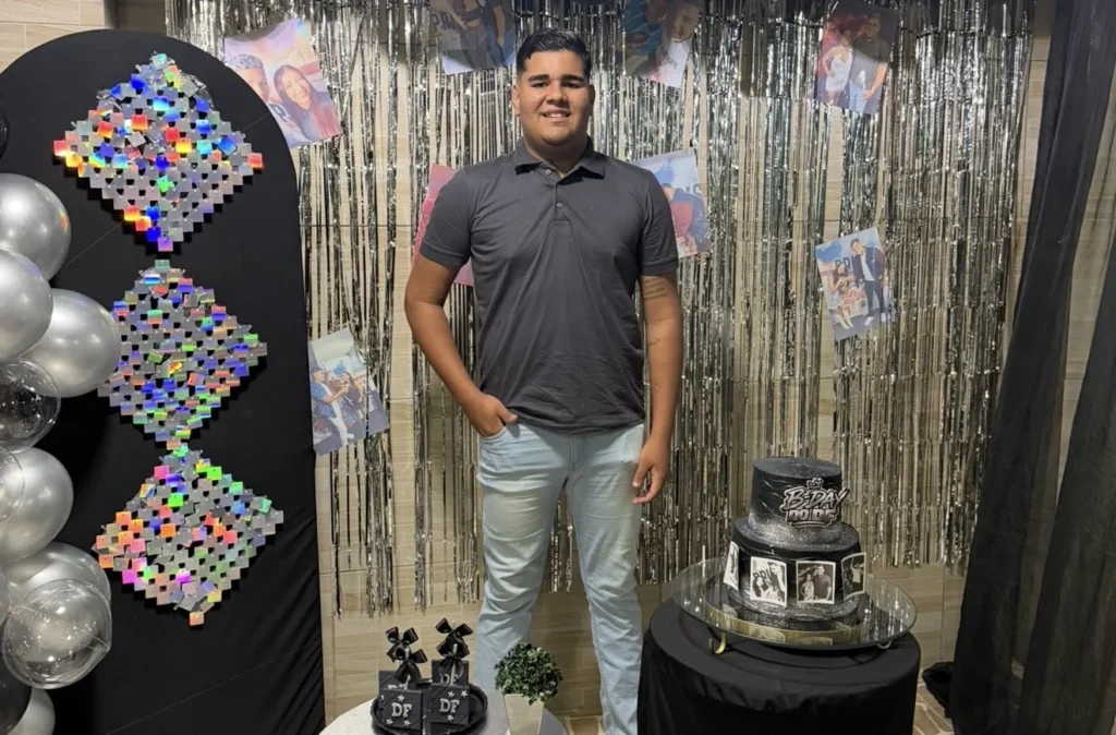 Dougllas Fernanddo recebe mensagens de artistas e comemora aniversário com festa privada