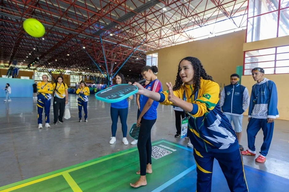 Mormaii promove experiência de pickleball e ativações com atletas e visitantes nos Jogos da Juventude CAIXA 2026
