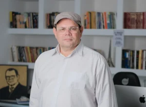 Análise: “A imprensa não é empregada”: Cleber Toledo cobra postura de Vicentinho, e embates com jornalistas podem pesar entre indecisos; Veja o vídeo