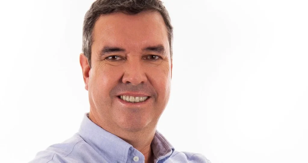 Riedel derrota Fábio Trad e é reeleito governador de MS no 1º turno com mais de 67% dos votos