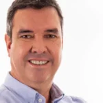 Riedel derrota Fábio Trad e é reeleito governador de MS no 1º turno com mais de 67% dos votos