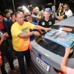 “Um governo feito para a população, e não para interesses pessoais”, destaca Eduardo Gomes em adesivaço de Dorinha, no Espaço Cultural