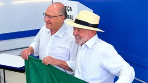“O povo é soberano”, diz Lula ao votar em São Bernardo e defender respeito ao resultado