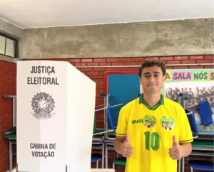 “Que Deus nos abençoe e nos proteja”, escreve Nikolas Ferreira no dia da eleição