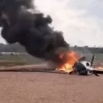 Piloto incendeia avião vindo da Bolívia e foge após interceptação da FAB; Veja o vídeo