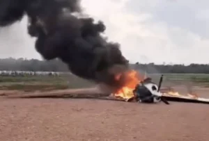 Piloto incendeia avião vindo da Bolívia e foge após interceptação da FAB; Veja o vídeo