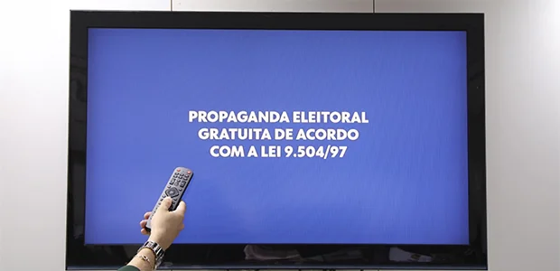 Último dia no rádio e na TV: propaganda eleitoral termina hoje e debates podem avançar até sexta; veja o que ainda pode