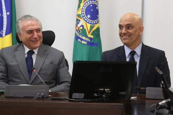Temer apoia Flávio Bolsonaro, Moraes entra nos bastidores e campanha reage à hipótese de acordo