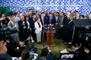 União Brasil e PP orientam apoio a Flávio Bolsonaro; federação elegeu 87 deputados