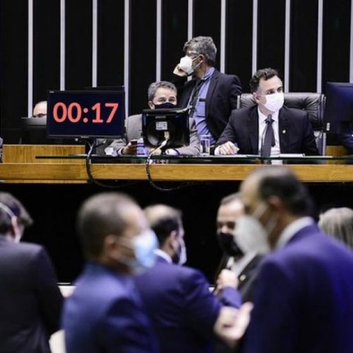 Senado libera candidaturas de políticos com contas rejeitadas sem danos ao erário para as eleições