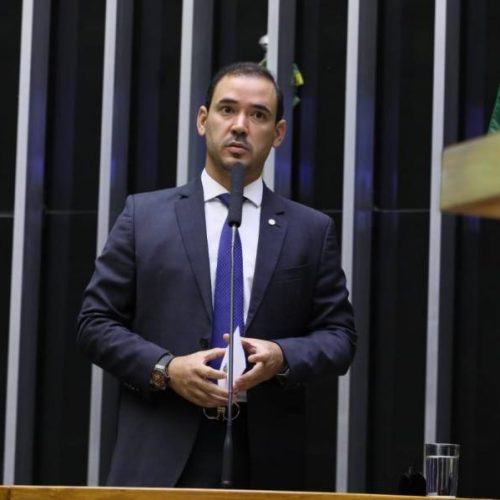 Vicentinho Júnior cobra explicações sobre os investimentos para a UTI de Porto Nacional e relembra promessa do Governador Mauro Carlesse