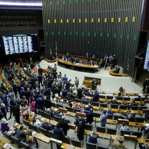 CÃ¢mara aprova valor fixo para cobrança de ICMS sobre combustíveis; saiba como seu deputado votou