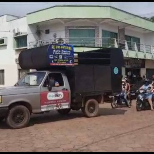 Servidores da educação cobram em carreata por ruas e avenidas de Colinas pagamento do piso; Paço reafirma que PCCR está desatualizado