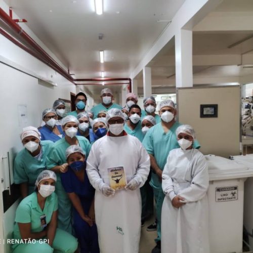 Paciente escreve livro sobre os dias que ficou internado na UTI Covid-19 de hospital no Tocantins