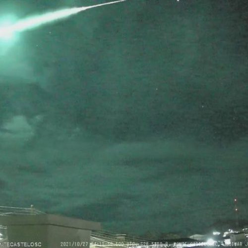 Meteoro do tipo 'Bólido' é flagrado nos céus de Santa Catarina, veja imagens do fenômeno brilhoso