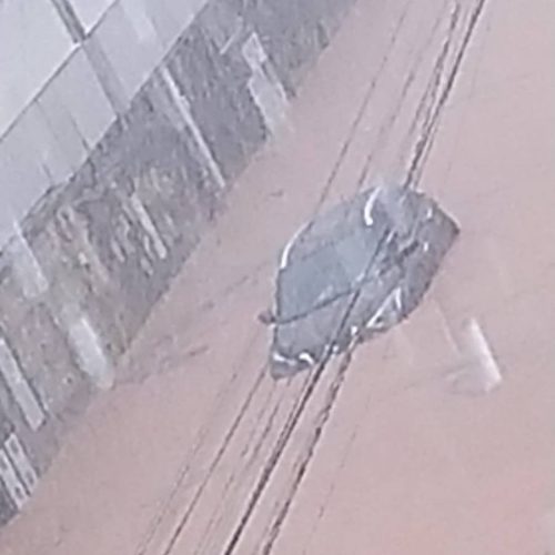 Temporal: Chuva de 1h deixa carro submerso na cidade de Araguaína