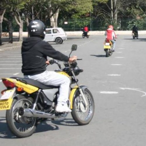 Instrutores de Moto Escola com a habitualidade de exposição ao risco possuem direito ao adicional de periculosidade, afirma TST