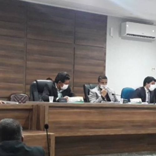 CÃ¢mara devolve a CCJ projeto que altera PCCR municipal dos servidores em educação; Lei não tem data para retornar ao plenário