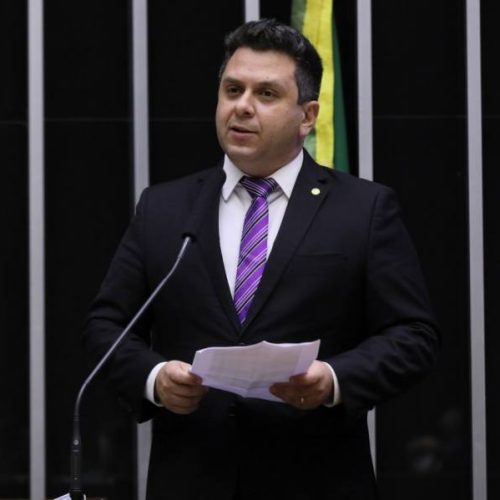 Despedida de Tiago Dimas da bancada federal tem tom 'politico' e clima melancólico