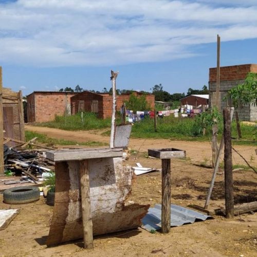 Moradores de lixão desativado em Palmas vivem em situação de risco; MPTO discute estratégia de desocupação