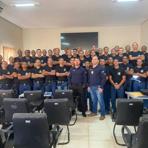 Peritos ministram palestra a alunos-soldados da Polícia Militar em Colinas do Tocantins