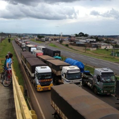 ApÃÂ³s protestos em todo o paÃÂ­s, PetrobrÃÂ¡s decide reduzir preÃÂ§os de Diesel e CombustÃÂ­vel