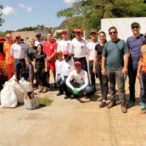 Secretaria do Meio Ambiente e parceiros retiram cerca de meia tonelada de resíduos das margens de córrego em Taquaruçu