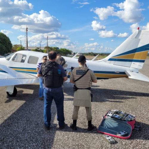 Avião de SP chega ao Tocantins e Polícia Civil prende mais de R$ 80 milhões em pasta base de cocaína