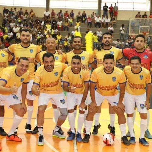 Governador Wanderlei Barbosa participa de partida de futebol beneficente em Palmas