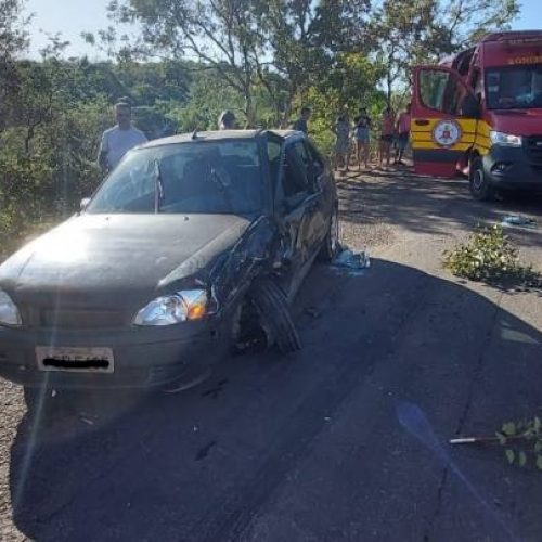 Acidente envolvendo trÃªs veículos deixa quatro pessoas feridas entre Paraíso e Pugmil