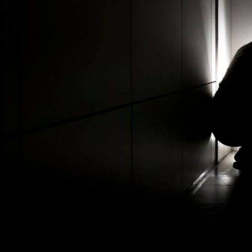 Jovem, mãe de dois filhos, tira a própria vida por sofrer com depressão