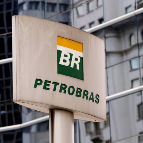 Petrobras anuncia redução do preço da gasolina pela primeira vez no ano; mudança passa a valer nesta quarta