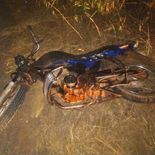 Carro tenta ultrapassar e atinge em cheio motocicleta; casal morreu no local