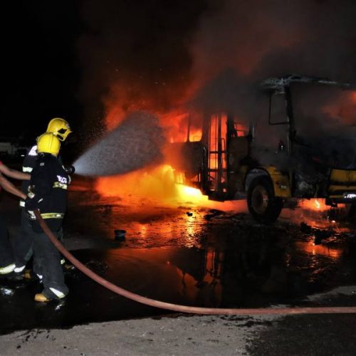 Em menos de uma hora, carro, caminhão e ônibus pegam fogo em Palmas