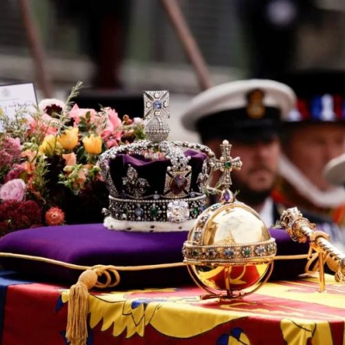 Em 4 dias de velório, cerca de 250 mil pessoas prestaram homenagens a Rainha Elizabeth II